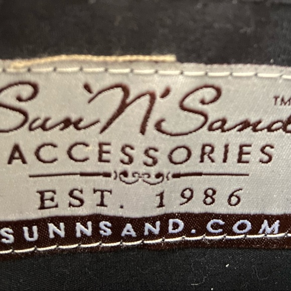 Sun N’ Sand Tote - Picture 2 of 4